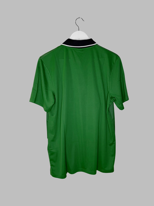 Liverpool 1999/2000 away kit (L)