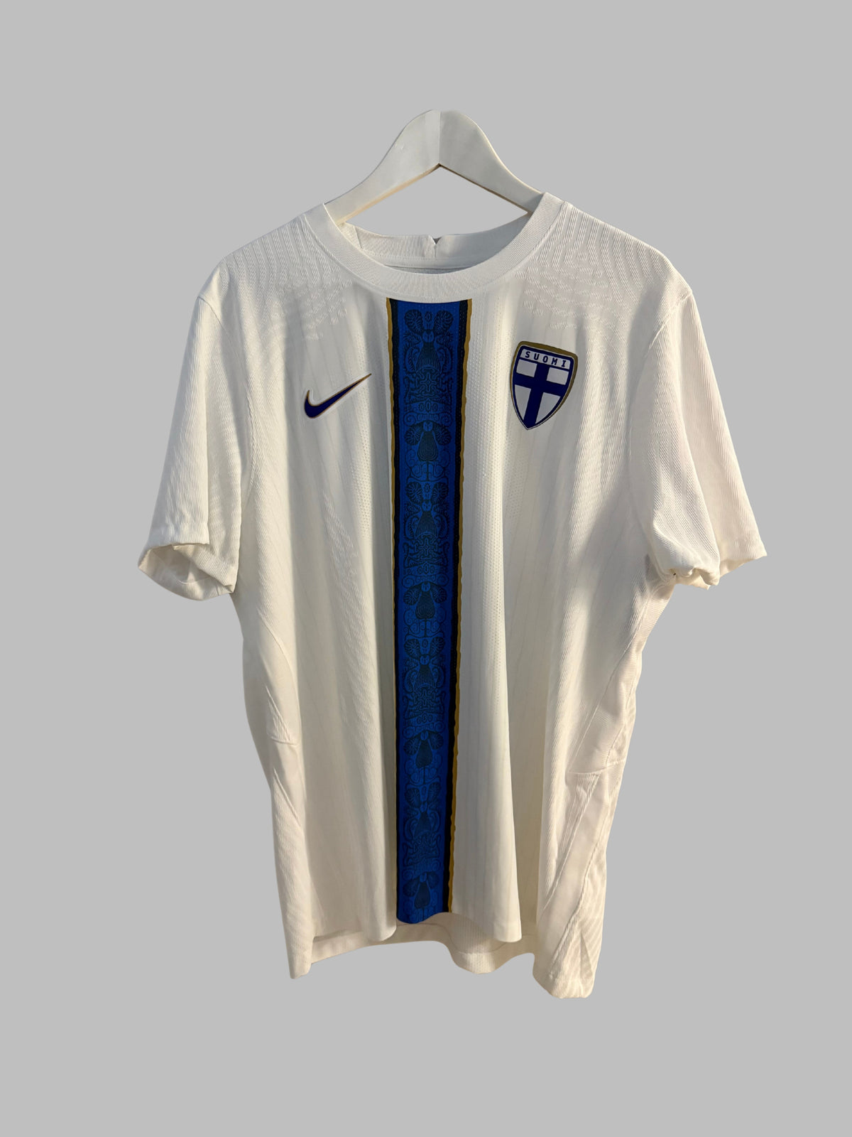 Suomi 2025/2026 home kit (XL slim fit )