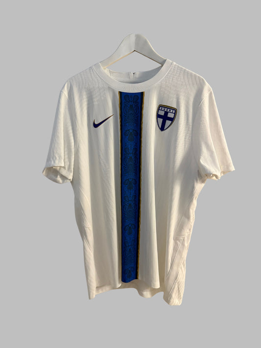 Suomi 2025/2026 home kit (XL slim fit )